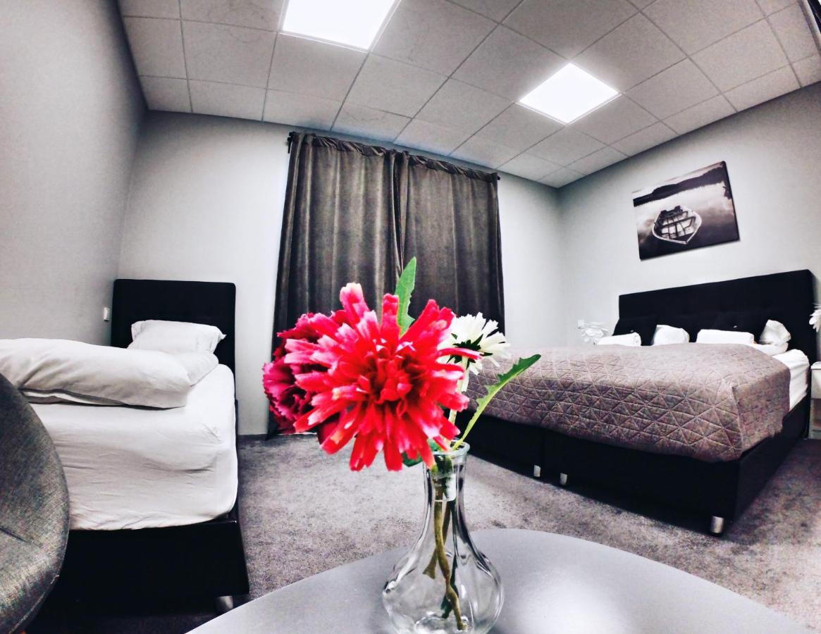 Hotel Tjarna Njarthvik ภายนอก รูปภาพ